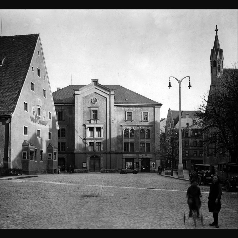 Stadttheater am Rathausplatz vor dem Umbau