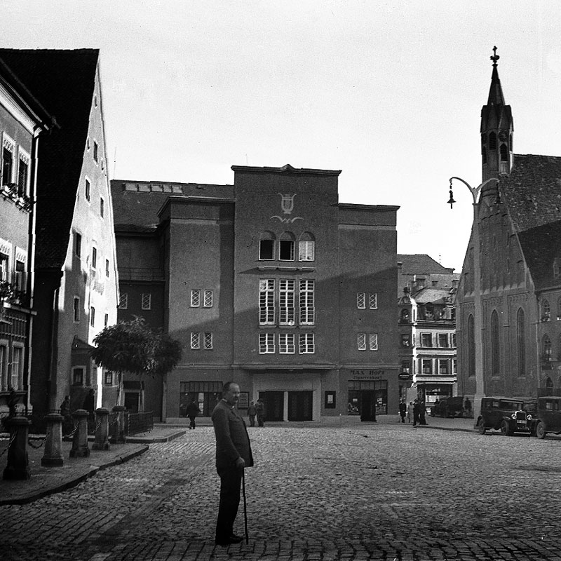 Altes Stadttheater am Rathausplatz